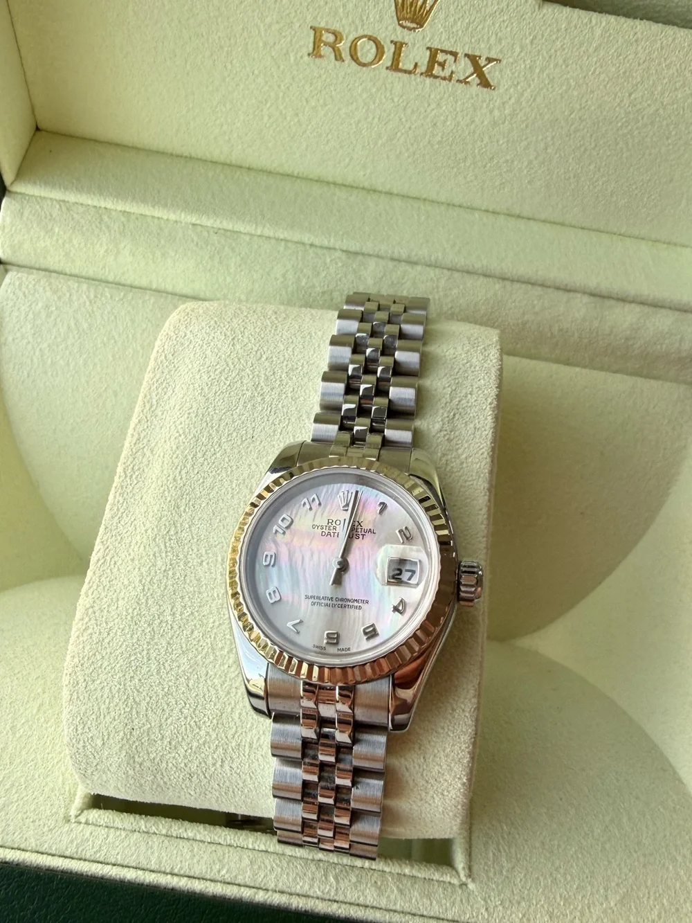 Rolex Ladies Watch with Mother-of-Pearl Dial, fluted bezel and jubilee Bracelet